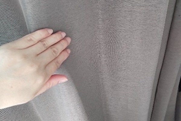 ざらついたカーテンは寿命